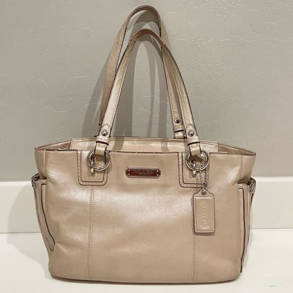 Coach Handbags - Coach purse F19252 bag tote womens leather zip pockets silver tone medium cute